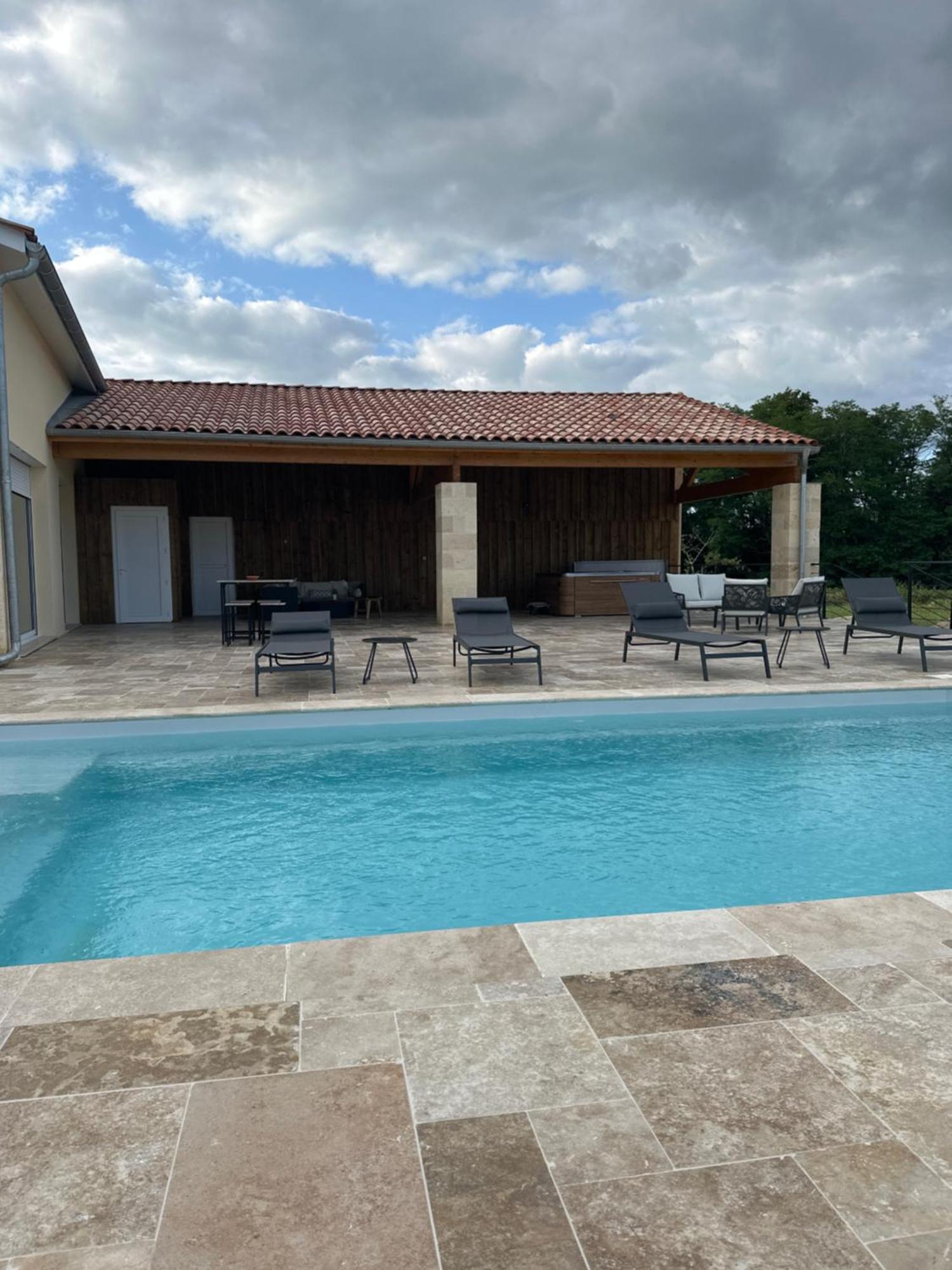 Dynastie - Le Repaire De Maltus "Gites & Spa" Lussac  Bagian luar foto