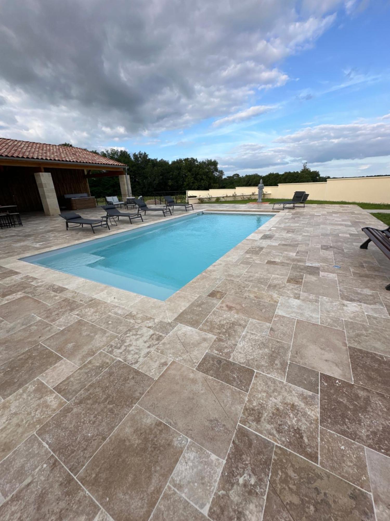 Dynastie - Le Repaire De Maltus "Gites & Spa" Lussac  Bagian luar foto