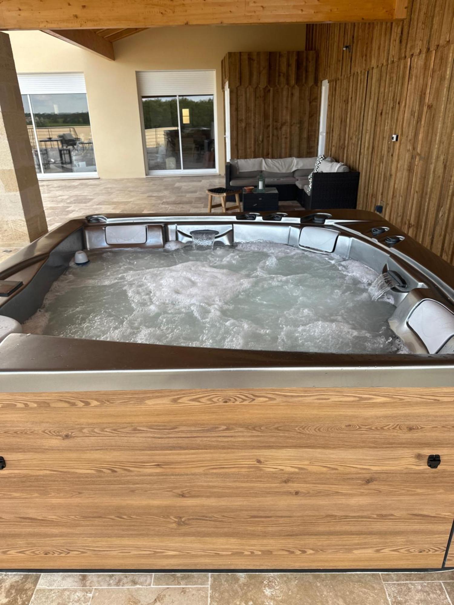 Dynastie - Le Repaire De Maltus "Gites & Spa" Lussac  Bagian luar foto